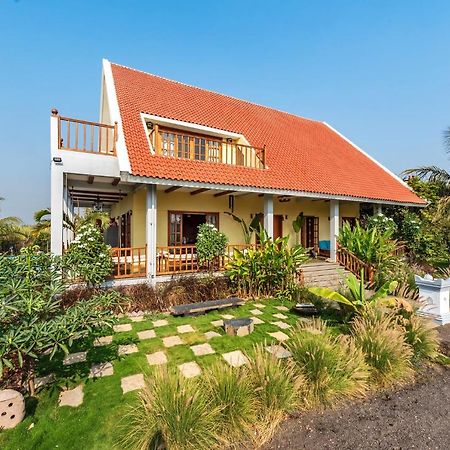 Saffronstays Happy Fields, Pune - Luxury Farmstay With Farm To Table Food מראה חיצוני תמונה